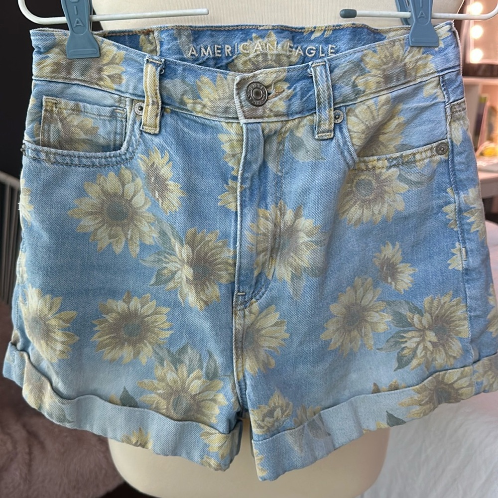 AMERICAN EAGLE: Sunflower Light-Wash Denim Shorts